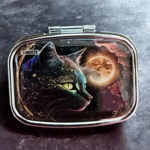 Cat Design Women's Accessory Case - Black and Silver